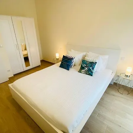 Luxury 1 Bedroom Flat In City Center With Free Parking
